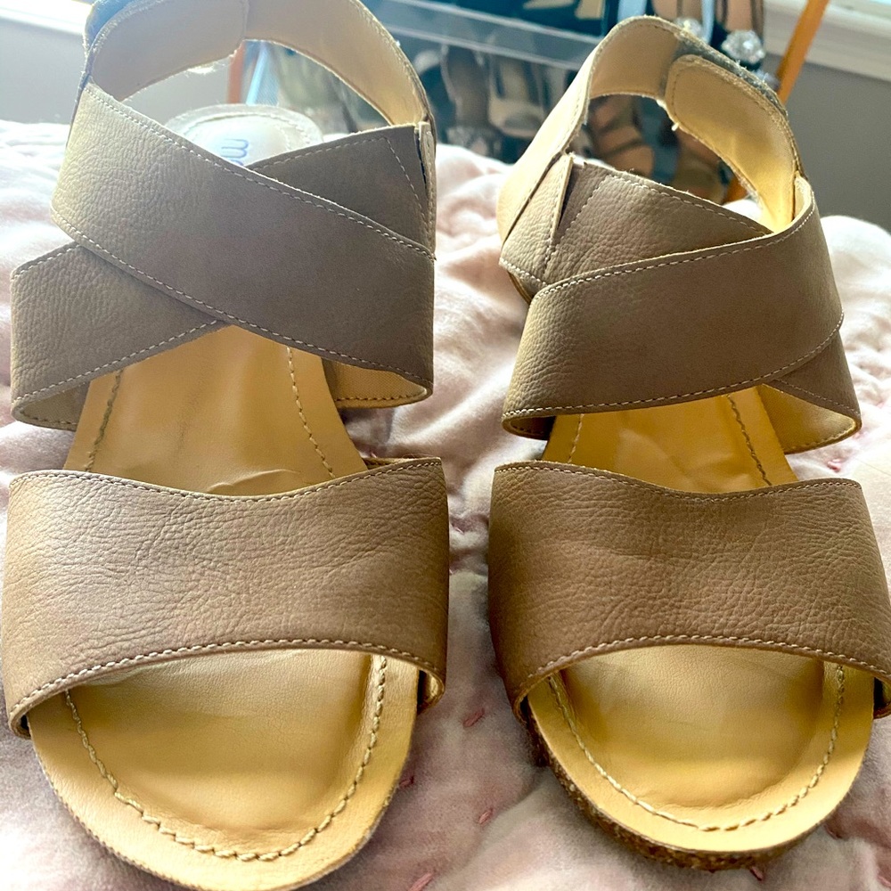 Women’s leather sandals